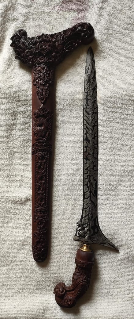 Keris Singa, dengan warangka Ukir khas Madura dari bahan kayu sawo